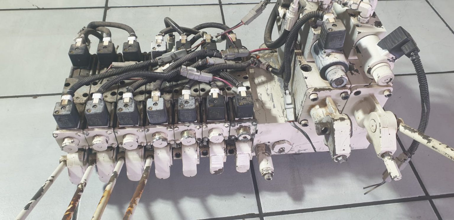 7 Spool Hydraulic Solenoid Directional Control Valve Bank Dirtworx