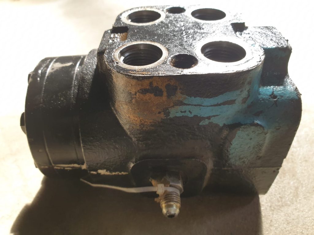 Eaton CharLynn Hydraulic Orbital Steering Control Valve 2008808001