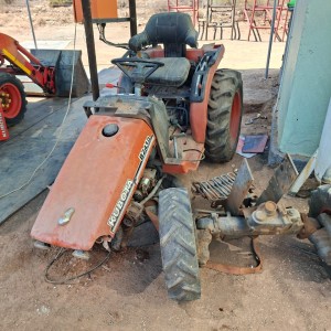 Kubota B2410 Tractor 4x4 Stripping For Spares