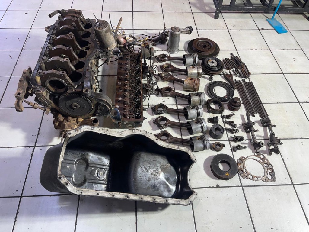 ADE 352 Engine Stripped For Spares – Dirtworx