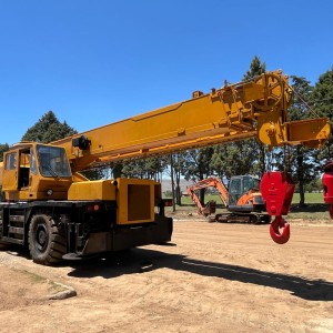 Kato Rough Terrain Crane 25 Ton