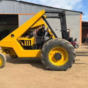 BOND Rough Terrain Forklift 3 Ton
