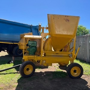 Self Loading Concrete Mixer