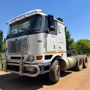 2006 International 9800i Pro Sleeper Horse Truck