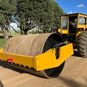 Smooth Drum Vibrating Roller