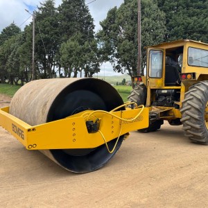 Smooth Drum Vibrating Roller