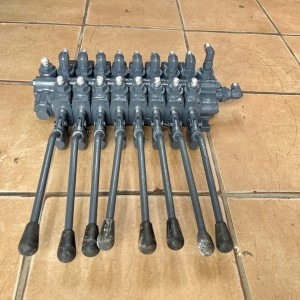 8 Spool Double Acting Sectional Lever Control Valve Bank