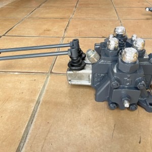 2 Spool Double Acting Sectional Lever Valve Bank