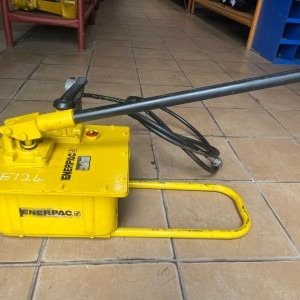 Enerpac P462 Extra Capacity Hydraulic Hand Pump