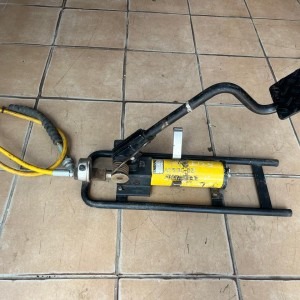 Enerpac P392FP Light Weight Hydraulic Foot Pump