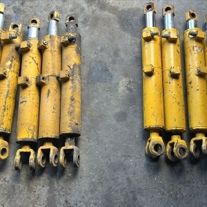 Single Acting Hydraulic Steering Cylinder CIR 300mm x 640mm Length