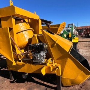 Self Loading Concrete Mixer