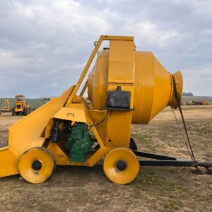 Winget 400R Self Loading Concrete Mixer
