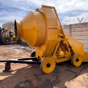 Winget 400R Self Loading Concrete Mixer