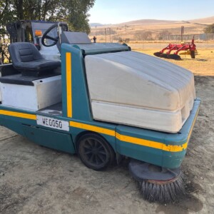 Tennant 6600 Road Broom Sweeper
