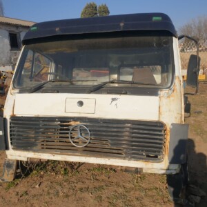 Mercedes Benz V-Series Truck Cab