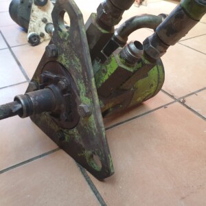 Char-Lynn Hydraulic Orbital Steering Control Valve 202 1002 983