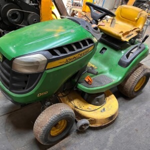 John Deere D110 Ride On Lawn Mower