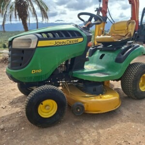 John Deere D110 Ride On Lawn Mower