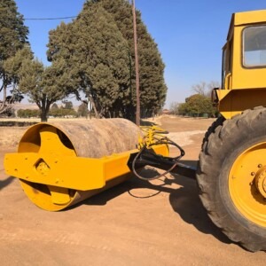 Smooth Drum Vibrating Roller
